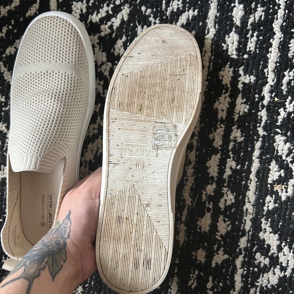 Spring Cream Pull On Shoes - Picture 3 of 3